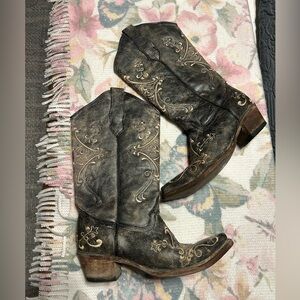 Women’s Circle G embroidered cowboy boots size 7.5